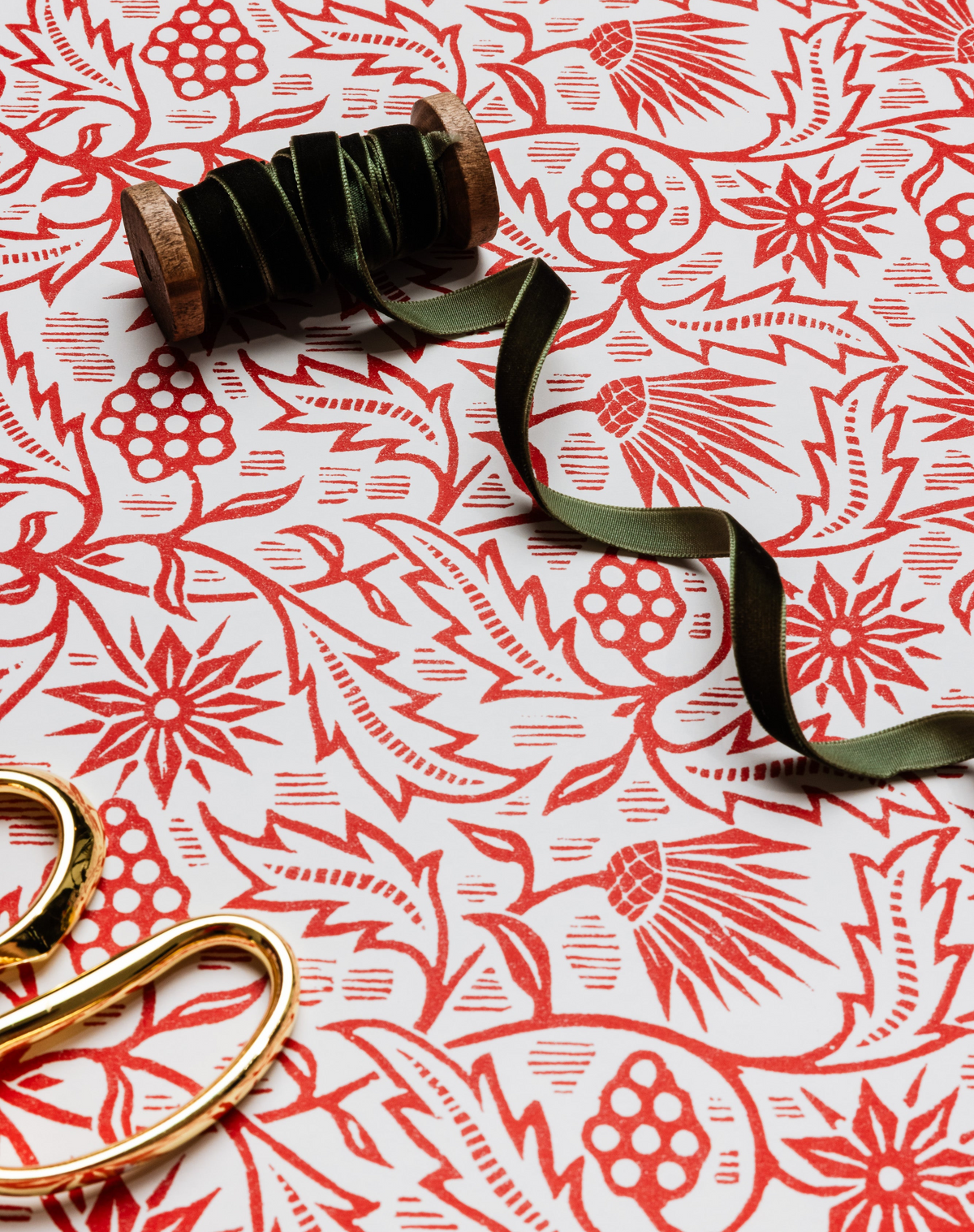 Poinsettia continuous wrapping paper roll